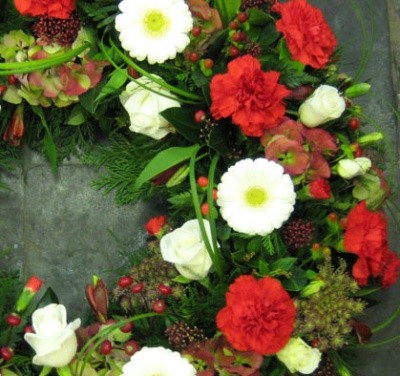 Red, White and Berried Wreath